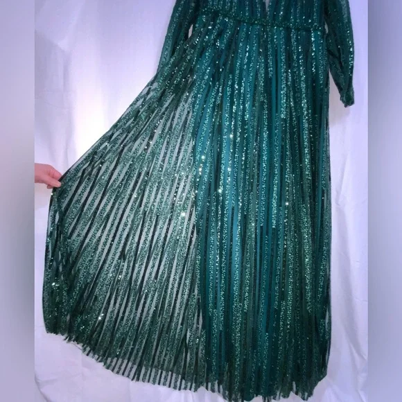 MAC DUGGAL Long Sleeve Sequin Emerald Green Gown - Picture 8 of 12